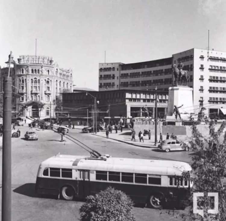 <p>Ulus Meydanı, Sümerbank, Türkiye İş Bankası, (1950'li yılların başı)</p>