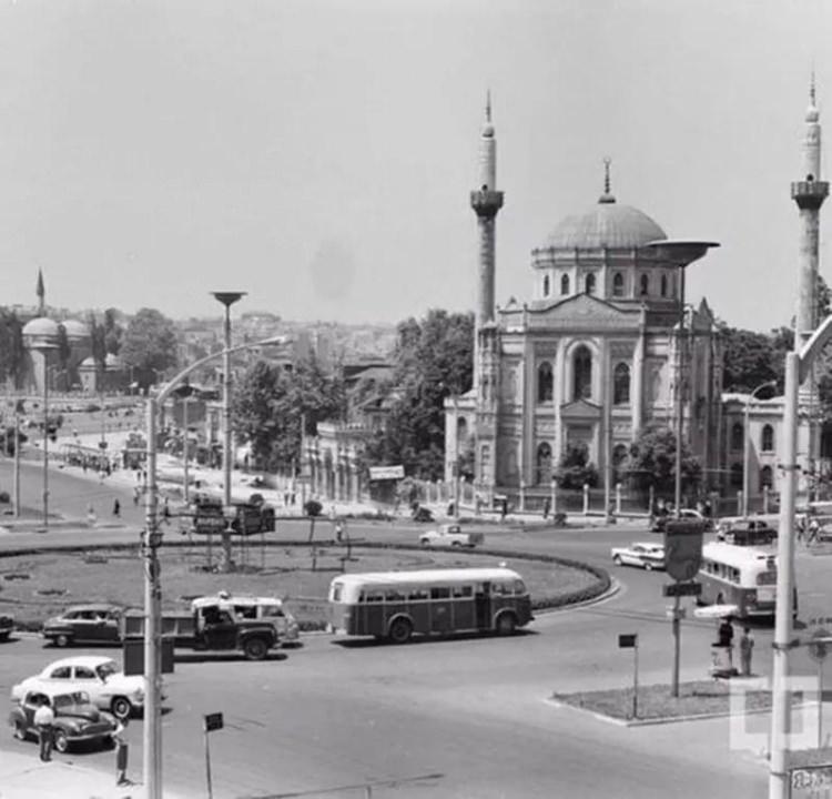 <p>İstanbul, Aksaray</p>
<p> </p>