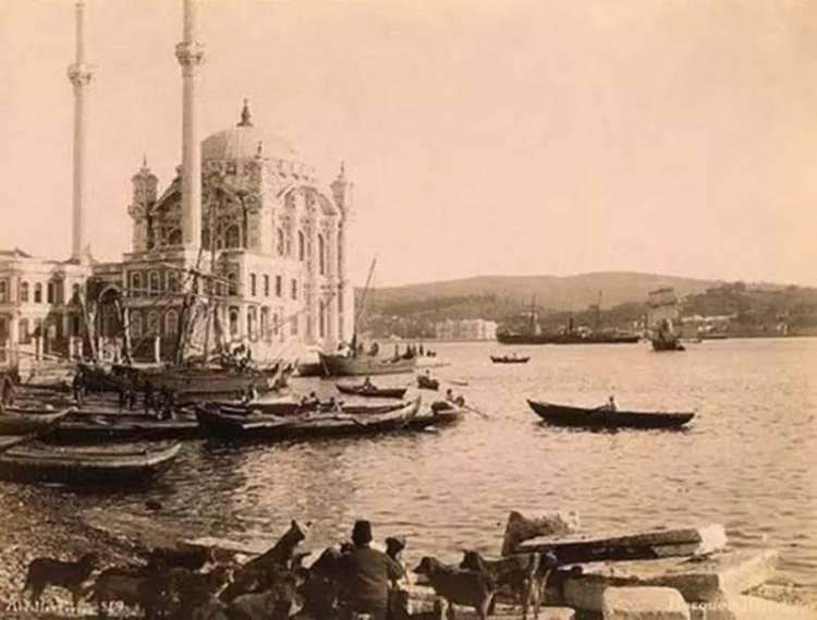 <p>Ortaköy Cami (1860)</p>
