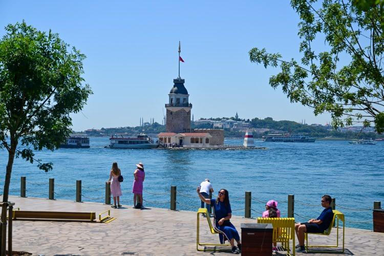 <p>Meteorolojik Veri Tabanı kayıtlarına göre; 26-29 Haziran arasında bazı merkezlerde (iklim değerlendirmesinin yapıldığı istasyonlar içerisinde 4 istasyon) tüm zamanların en yüksek haziran ayı sıcaklık değerleri kaydedildi.</p>
<p> </p>