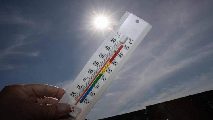 <p>En düşük sıcaklık -0.2 derece ile Erzurum'da, en yüksek sıcaklık 45.6 derece ile Cizre'de gerçekleşti.</p>
