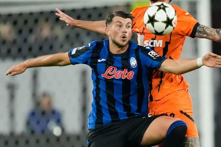 <p>Fenerbahçe geçen yıl Atalanta'ya kaptırdığı 23'lük Sırp orta saha Lazar Samardzic için nabız yoklamaya başladı.<br />
<br />
(AKŞAM)</p>