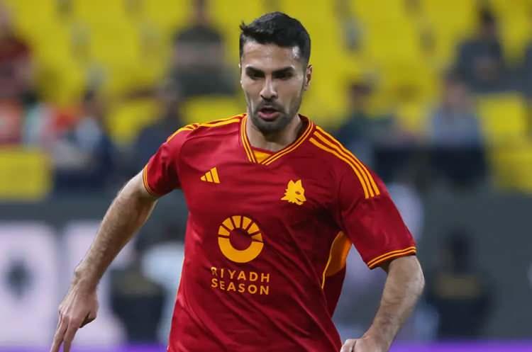 <p>Beşiktaş, Zeki Çelik'in transferi için Roma ile görüştü.<br />
<br />
28 yaşındaki oyuncunun sözleşmesini uzatmak isteyen İtalyan kulübü, satışa kapıyı kapattı.<br />
<br />
(FANATİK)</p>