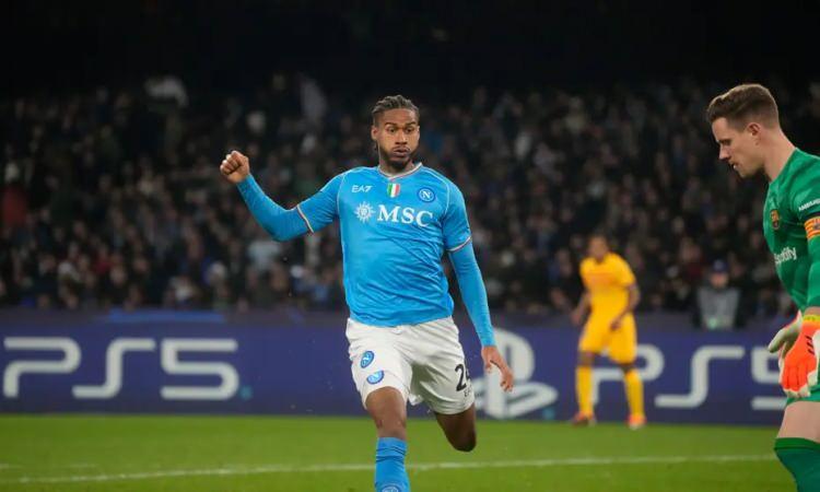 <p>Beşiktaş'ın Napoli'den satın alma opsiyonuyla kiralık olarak kadrosuna kattmak için anlaştığı Jens Cajuste'nn en kısa süre içerisinde İstanbul'da olması bekleniyor.<br />
<br />
(FANATİK)</p>