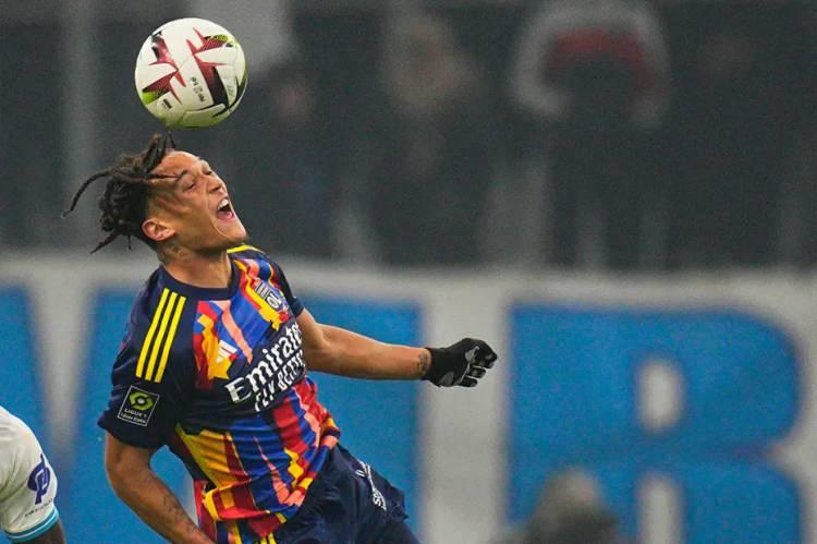 <p>Fenerbahçe, Strasbourg'un sol kanat oyuncusu Diego Moreira'yı listesine aldı.<br />
<br />
(FANATİK)</p>