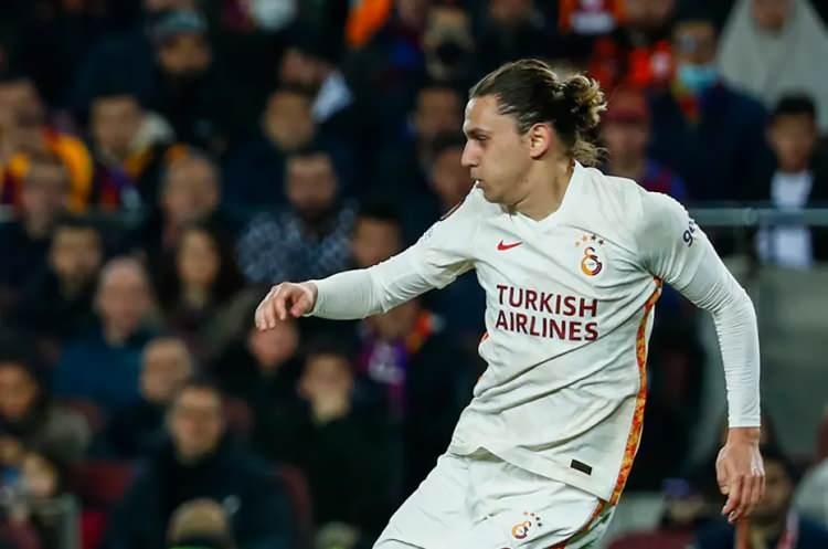 <p>Galatasaray'on geniş kadrosunda yer bulamayan Taylan Antalyalı'nın sözleşmesi karşılıklı olarak feshediliyor.<br />
<br />
30 yaşındaki futbolcu kendisine kulüp aramaya başladı.<br />
<br />
(FOTOMAÇ)</p>