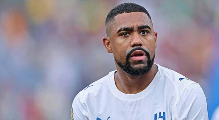 <p>Fenerbahçe, Al Hilal'in gözden çıkardığı hücum oyuncusu Malcom ve sol bek Renan Lodi'nin durumunu yakın takibe aldı.<br />
<br />
İki Brezilyalının sözleşmelerinin feshedilmesi gündemde.<br />
<br />
Yönetim, Sambacılar'la temasa geçip teklif sunmayı planlıyor.<br />
<br />
(FANATİK)</p>