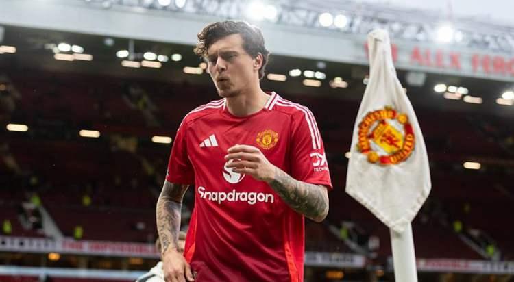 <p>Christopher Wooh transferinden sonuç alamayan Trabzonspor, gözünü Manchester United’dan ayrılan Victor Lindelöf’e çevirdi.<br />
<br />
Bonservisi elinde olan 30 yaşındaki stoper için bordo-mavililer temaslarını sıklaştırdı.<br />
<br />
(TAKVİM)</p>