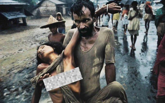 <p>Bangladeş Savaşı sırasında kolera hastalığına yakalanmış karısını çatışmalardan uzaklaştıran bir mülteci, 1971.</p>