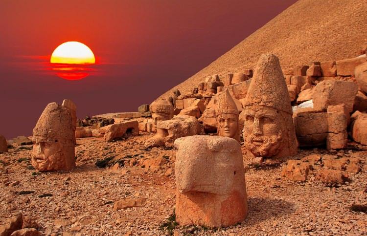 <p><span style="color:#B22222"><strong>ADIYAMAN</strong></span></p>
<p> </p>
<p>Nemrut Dağı (1987)</p>
<p> </p>