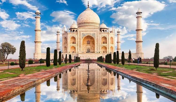 <p><span style="color:#B22222"><strong>5. TAJ MAHAL, HİNDİSTAN</strong></span></p>
<p> </p>
<p> </p>
<p>2006 yılında Hindistan hükümeti tarafından bu simgesel yapının üzeri no-fly bölgesi ilan edildi. Amaç, hem tarihi yapıyı korumak hem de her yıl milyonlarca ziyaretçiyi barındıran alanda güvenliği sağlamak.</p>