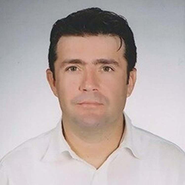 <p><span style="color:rgb(33, 37, 41)">Prof. Dr. Yavaş, cinayet şüphesiyle gözaltına alındı. Polisteki işlemlerinin ardından adliyeye sevk edilen Yavaş, çıkarıldığı mahkemede tutuklandı.</span></p>