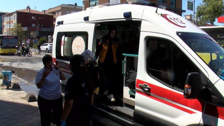 <p>Otobüs şoförüne sağlık ekipleri olay yerinde müdahale ederken, otobüste yolcu olmaması olası bir faciayı önledi. </p>