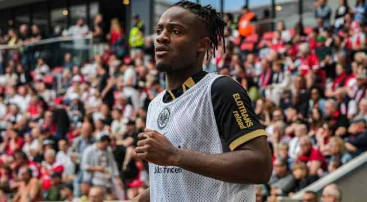 <p>Trendyol Süper Lig'in yeni ekibi Kocaelispor, Michy Batshuayi'i kadrosuna katmak istiyor.<br />
<br />
(FOTOMAÇ)</p>