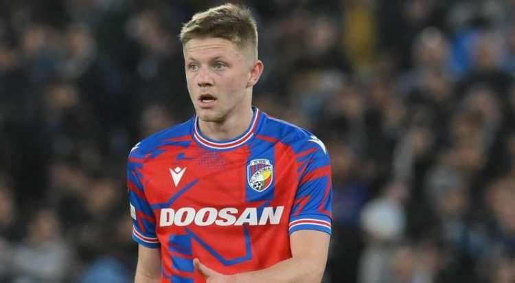 <p>Trabzonspor, Viktoria Plzen forması giyen 24 yaşındaki Lukas Cerv'i listesine aldı.<br />
<br />
Bordo-mavilililer, oyuncunun şartlarını soracak.<br />
<br />
(TÜRKİYE GAZETESİ)</p>