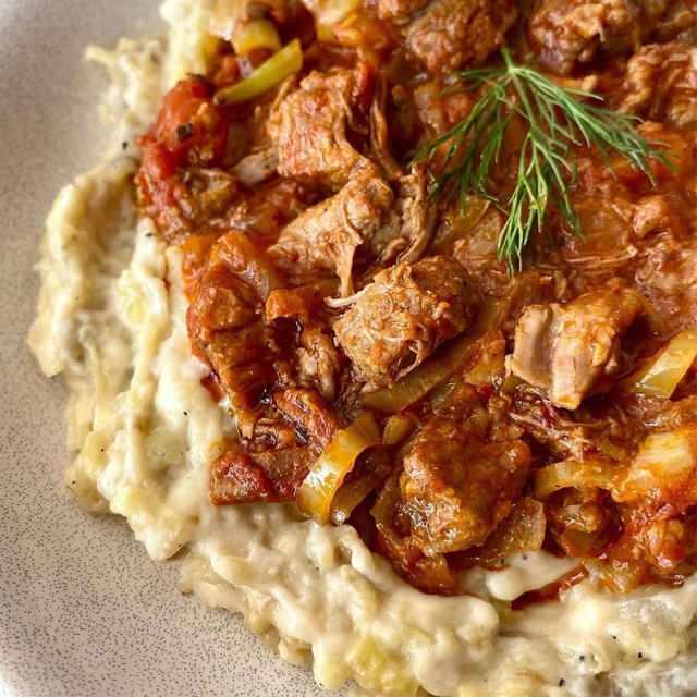 <p>Yunanistan merkezli bir yemek tarif sitesi olan Cookout'da 'hünkar beğendi' tarifine yer verildi.</p>
