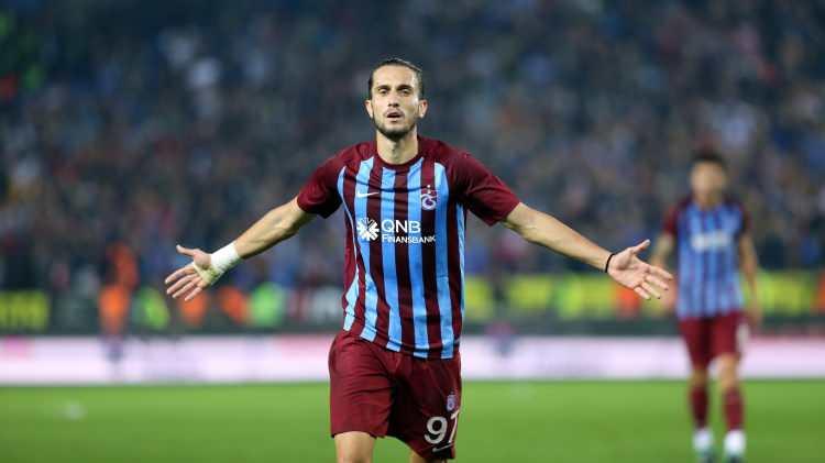 <p><span style="color:#800000"><strong>MEMLEKETİNE DÖNDÜ</strong></span></p>
<p><span style="color:#000000">Trabzonspor altyapısında yetişen ve bugünlerde Olimpiakos'ta forma giyen Yusuf Yazıcı, yıllar sonra tatil için memleketi Trabzon’un Çaykara ilçesine geldi.</span></p>