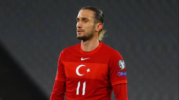 <p><span style="color:#000000">Milli futbolcu Yusuf Yazıcı, memleketi Trabzon'a geldi. Ailesi ve memleketiyle hasret gideren Yazıcı, <em><strong>"ilk göz ağrım"</strong></em> dediği arabasıyla da yeniden buluştu.</span></p>
