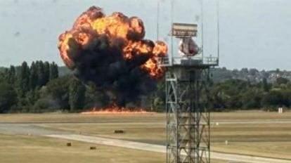 <p>Londra’dan Hollanda’nın Lelystad şehrine yolculuk etmek üzere Beechcraft B200 tipi küçük yolcu uçağı, havalandıktan saniyeler sonra düşmüştü. </p>