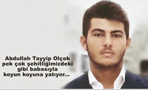 <p><span style="color:#B22222"><strong>ABDULLAH TAYYİP OLÇOK – 16 YAŞINDAYDI</strong></span></p>

<p> </p>

<p>15 Temmuz gecesi vatanına, milletine ve bayrağına sahip çıkmak için babası Erol Olçok’la birlikte köprüye koşan Abdullah Tayyip Olçok, 2 mermiyle vuruldu ve henüz 16 yaşında şehadete kavuştu.</p>
