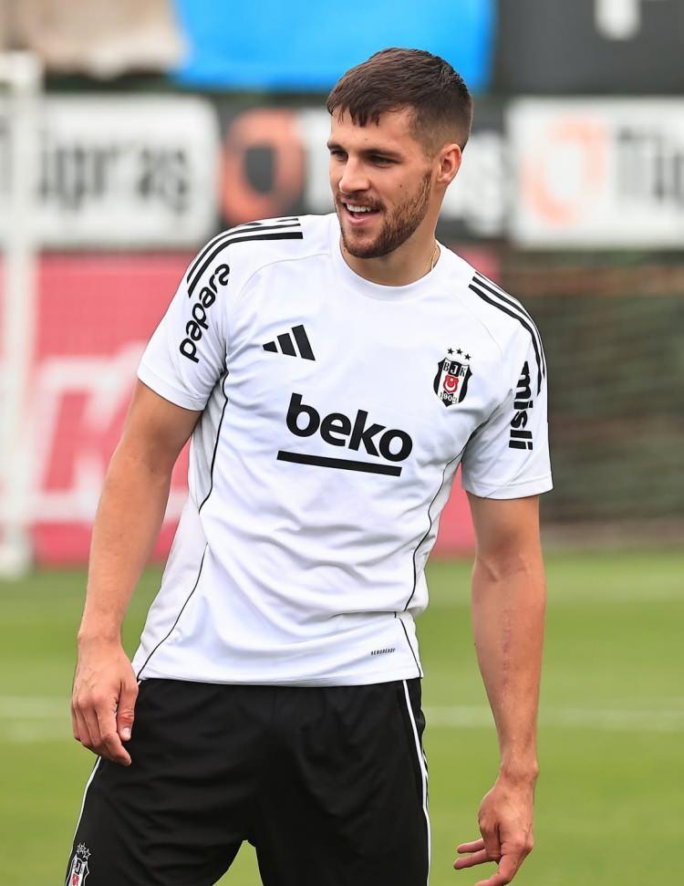 <p>David Jurasek<br />
<br />
Beşiktaş<br />
<br />
Sol bek</p>