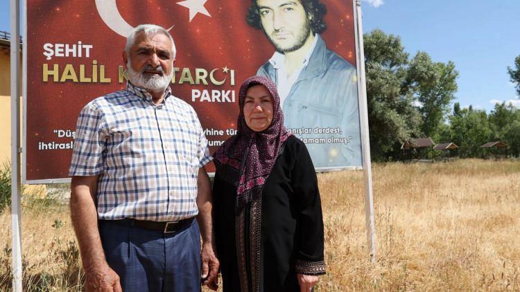 <p><strong>"TORUNLARIMIZLA AVUNUYORUZ"</strong></p>

<p>Baba Ali Kantarcı, oğlunun şehadete ermesinin üzerinden 9 yıl geçtiğini ancak aradan geçen yılların hiçbir öneminin olmadığını söyledi.</p>

<p> </p>
