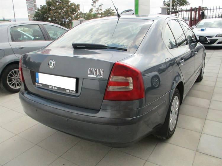 <p><strong>9. Skoda Octavia 1.6 Classic – 2011</strong></p>
<p> </p>
<p>Ortalama 177.000 km | Manuel | Benzin</p>
<p> </p>
<p>Fiyat Aralığı: 564.000 – 651.500 TL</p>