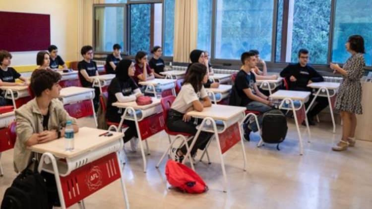 <p>Yönetmelikle, Bakanlık tarafından doğrudan ya da ilgili mevzuat kapsamında çeşitli kurum ve kuruluşlarla yapılan protokoller doğrultusunda açılan, ulusal veya uluslararası düzeyde proje yürüten ve Bakanlıkça uygulamaya konulan program ya da temaları uygulayan resmi örgün eğitim kurumlarının belirlenmesine ilişkin usul ve esaslar belirlendi.</p>
<p> </p>