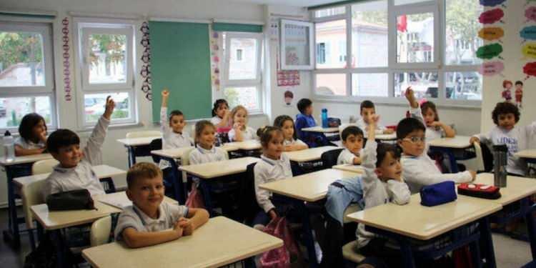 <p>Yönetmelikle, özel proje uygulayan okulların belirlenmesinde okul, ilçe/il milli eğitim müdürlüklerinin sürece aktif katılımı düzenlendi.</p>

<p> </p>
