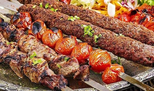 <p><span style="color:#000000"><strong>Fransa'nın Strazburg kentinde yaşanan 'helal sertifalı' kebapçıda yaşanan skandal, dünya basınını ayağa kaldırdı. </strong></span></p>