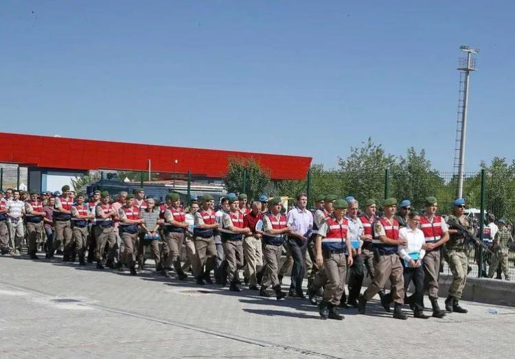 <p>Darbe girişimi sırasında Akıncı Üssü'nde vurulacak hedeflerin belirlenmesi ve bu yerlerin bombalanması yönünde diğer sivil imamlarla birlikte FETÖ'cü askerlere emirler verdi.</p>
<p> </p>
<p> </p>