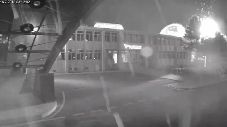 <p>Herkul.org'da yayınlanan 'sohbet' görüntüleri ise dava sürecinde yaptığı her savunmada örgüt üyeliğini reddeden Batmaz'ın FETÖ elebaşı Gülen'e en yakın isimlerden bir olduğunu bir kez daha kanıtladı.</p>
<p> </p>