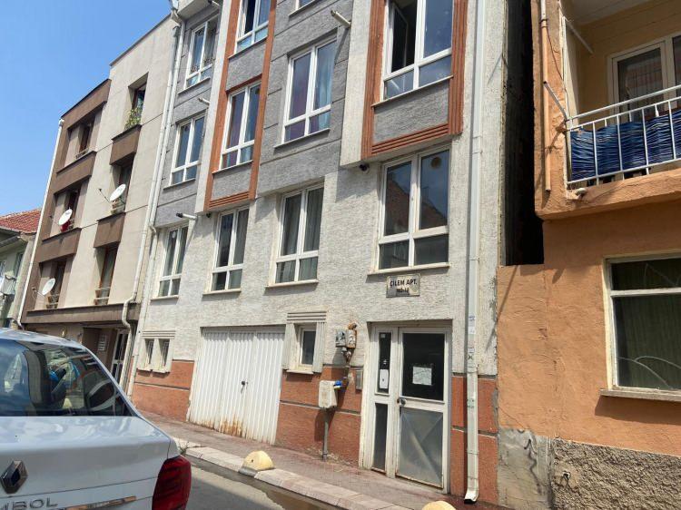 <p>Eskişehir’de Afganistan uyruklu A.S. (37), tartıştığı sevgilisi 4 çocuk annesi Shabana Solaiman Khil'in (29) boğazını keserek öldürdü. </p>

<p> </p>
