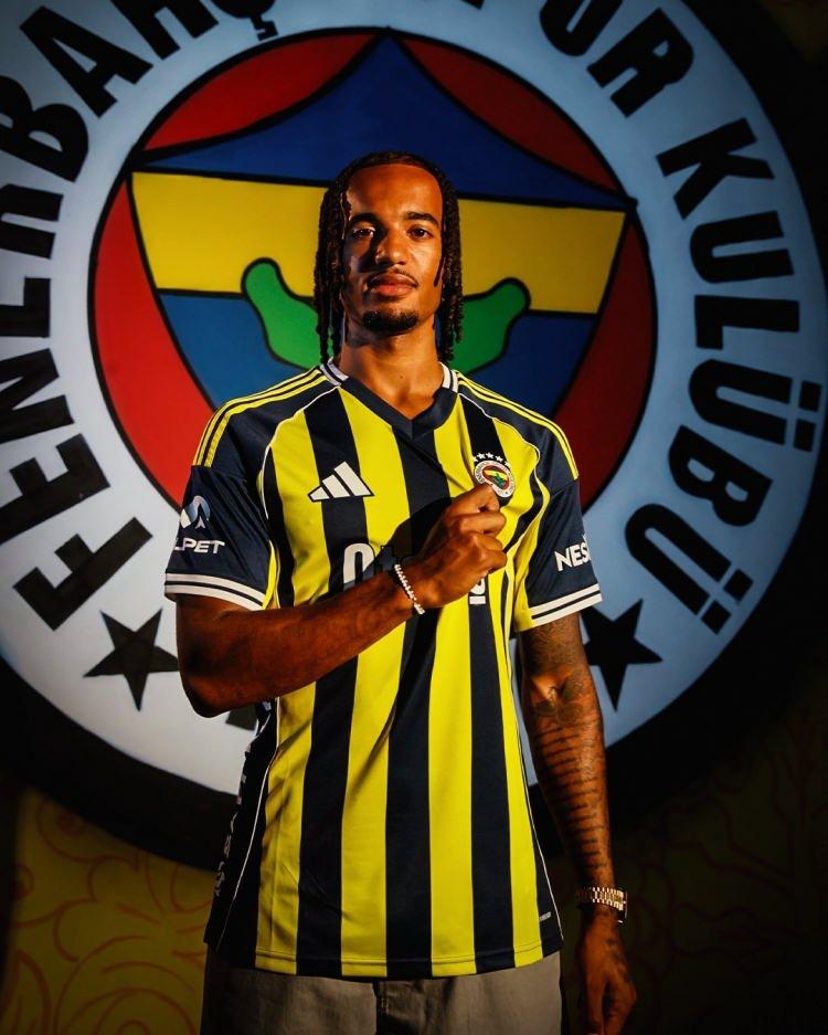 <p>Archie Brown<br />
<br />
Fenerbahçe<br />
<br />
Sol bek</p>