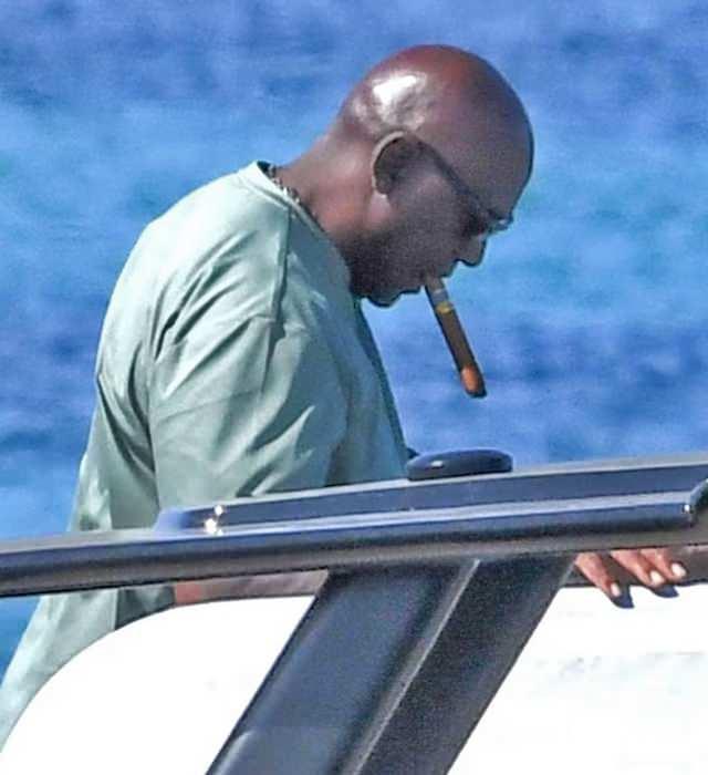 <p>Yunan basınında yer alan bilgilere göre; Michael Jordan, restorana <strong>10 bin avro (yaklaşık 470 bin TL)</strong> bahşiş bıraktı.</p>
