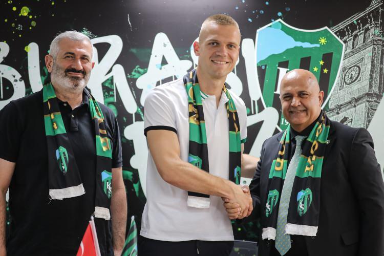 <p>Aleksandar Jovanovic<br />
<br />
Kocaelispor<br />
<br />
Kaleci</p>
