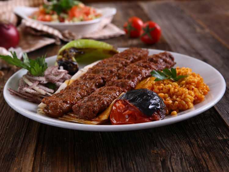 <p><span style="color:#000000"><strong>Ancak yapılan resmi denetimlerden alınan et numunesindeki farklı tat, uzmanların dikkatini çekti.</strong></span></p>
