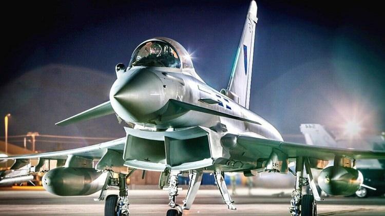 <p>İngiliz savunma sanayi şirketi BAE Systems, şirketin aralarında Türkiye'nin de bulunduğu üç ülkeden Eurofighter Typhoon savaş uçağı siparişi alacağını düşündüğünü söyledi.</p>
