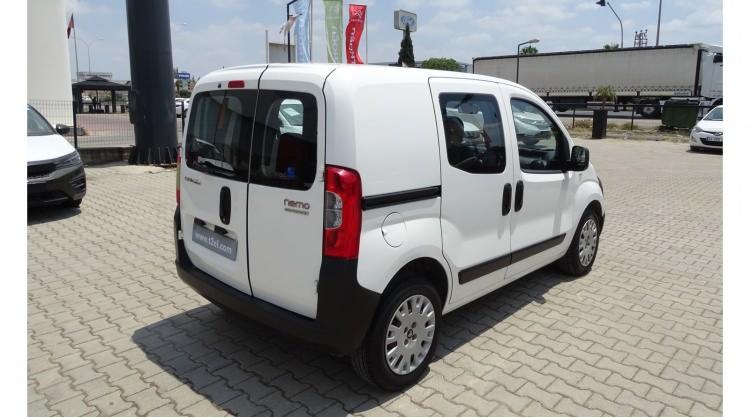 <p><strong>3. Citroen Nemo 1.3 HDI SX Plus – 2015</strong></p>
<p> </p>
<p>Fiyat Aralığı: 393.000 – 454.000 TL</p>
<p> </p>
<p>Kilometre: Yaklaşık 197.000 km</p>
<p> </p>
<p>Yorum: Küçük ticari olarak geçen bu model, bireysel kullanımda da pratiklik sunuyor.</p>