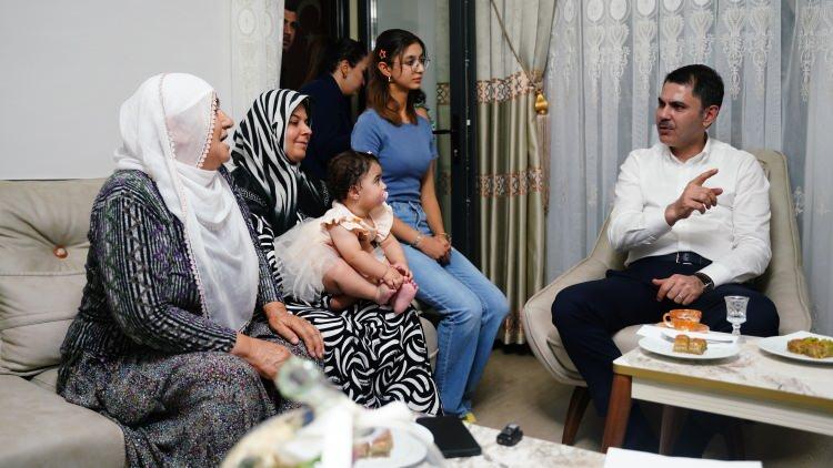 <p><strong>'MALATYA MERKEZİYLE İLÇESİYLE KÖYÜYLE BERABER AYAĞA KALKACAK'</strong></p>
<p> </p>
<p>Tüm vatandaşlar huzurla, güvenle oturana kadar çalışacaklarını vurgulayan Kurum,</p>