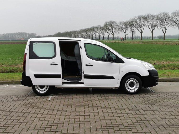 <p><strong>7. Peugeot Partner 1.6 HDI Comfort Pack – 2013</strong></p>
<p> </p>
<p>Ortalama 280.000 km | Manuel | Dizel</p>
<p> </p>
<p>Fiyat Aralığı: 311.500 – 377.000 TL</p>
