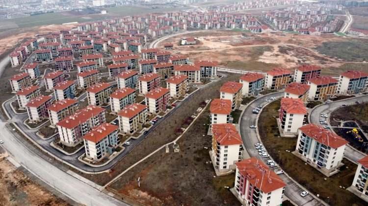 <p>TOKİ, mülkiyetinde bulunan 508 taşınmazı satışı için ihaleye çıkmaya hazırlanıyor.</p>