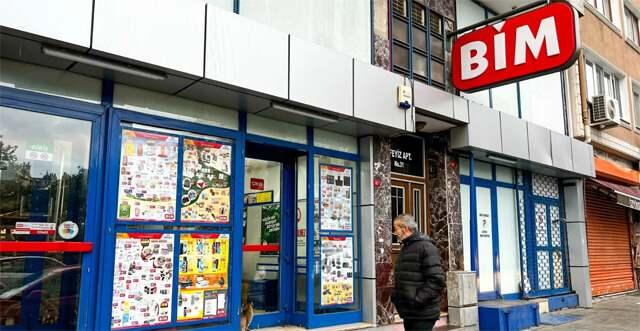 <p>Her hafta olduğu gibi bu hafta da BİM’de, birbirinden avantajlı fiyatlarla <strong>elektronik ürünlerden mutfak eşyalarına, kişisel bakım aletlerinden ev tekstiline</strong> kadar birçok ürün raflardaki yerini aldı.</p>