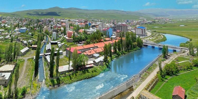 <p><span style="color:#B22222"><strong> ARDAHAN </strong></span></p>
<p> </p>
<p>En az göç alan iller ise 4 bin 570 kişiyle Ardahan,</p>
<p> </p>