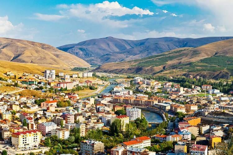 <p><span style="color:#B22222"><strong>BAYBURT</strong></span></p>
<p> </p>
<p>Ardahan'ı 5 bin 644 kişiyle Bayburt, takip etti. </p>
<p> </p>