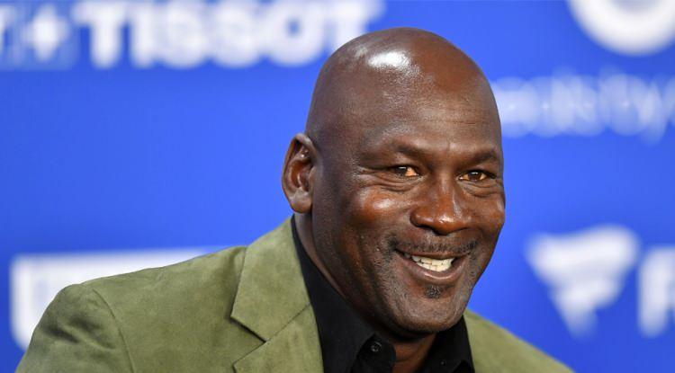 <p><em><strong>Amerikan basketbolunun efsane ismi Michael Jordan, Yunanistan'da yediği yemeği çok beğenince dudak uçuklatan bir bahşiş bıraktı.</strong></em></p>