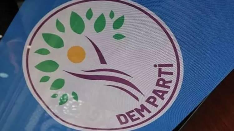 <p><strong><span style="color:rgb(178, 34, 34)">DEM PARTİ’NİN HEDEFİ: DEMOKRATİK AÇILIM VE SİYASİ NORMALLEŞME</span></strong></p>
<p>DEM Parti'nin hedefi; bölgesel aidiyetin ötesine geçen, Türkiye genelinde demokratikleşme talebine öncülük eden bir siyasi yapılanma kurmak.</p>
<p> </p>