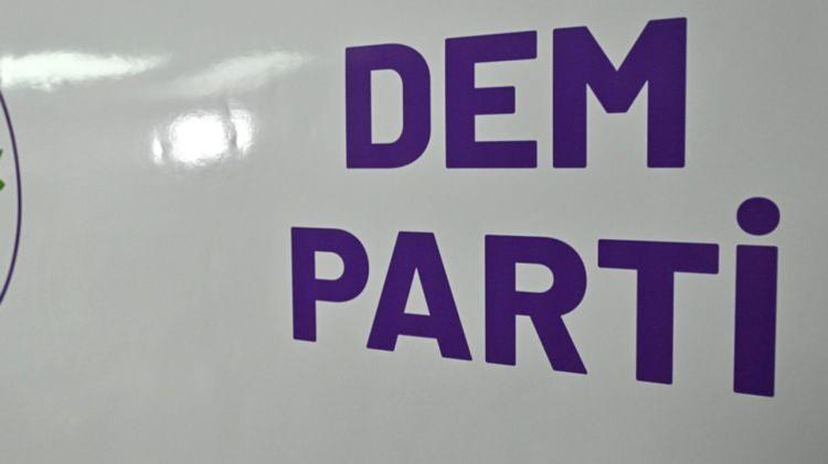 <p>Parti kaynakları, bu dönüşümün hem örgüt içi yapıyı hem de kamuoyundaki algıyı değiştirmeye yönelik stratejik bir adım olduğunu ifade ediyor.</p>