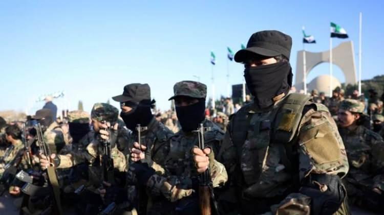 <p>Hafta ortasında Suriye'nin başkenti Şam'da Genelkurmay Başkanlığı karargahının girişine hava saldırısı düzenleyen İsrail "Dürzilere zarar verilmesine izin vermeyeceğiz, İsrail kenarda durmayacak" açıklaması yapmıştı. Ardından Süveyda ili çevresinde konuşlanan konvoylara hava saldırısı düzenlemişti.</p>