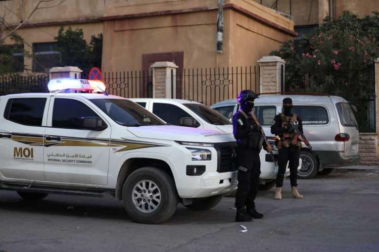 <p>Süveyda, 13 Temmuz'dan bu yana Dürzi gruplar ve Bedevi Arap aşiretleri arasındaki çatışmalara sahne oluyor. Suriye İnsan Hakları Gözlemevi'ne göre o tarihten bu yana Süveyda'da devam eden çatışmalarda en az 718 kişi hayatını kaybetti.</p>